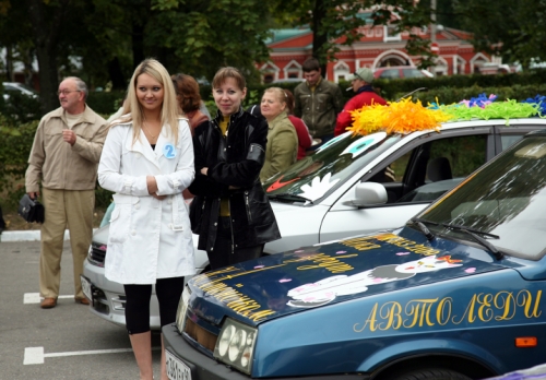 Екатерина Ядченко и Наталья Дмитракова на конкурсе «АвтоЛеди» 2007 в Красногорске